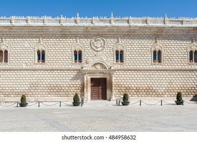  ¡Descubre la magia del Palacio de los Duques de Medinaceli! Una joya arquitectónica que te transportará a otro tiempo