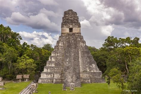  El Templo de la Gran Paz: Una joya arquitectónica con vistas panorámicas impresionantes!