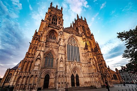 ¡Sumérgete en la magia de York Minster, una catedral gótica imponente!