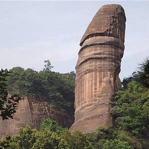 ¡Explora la majestuosidad ancestral de las Cuevas de Danxia en Shaoguan!